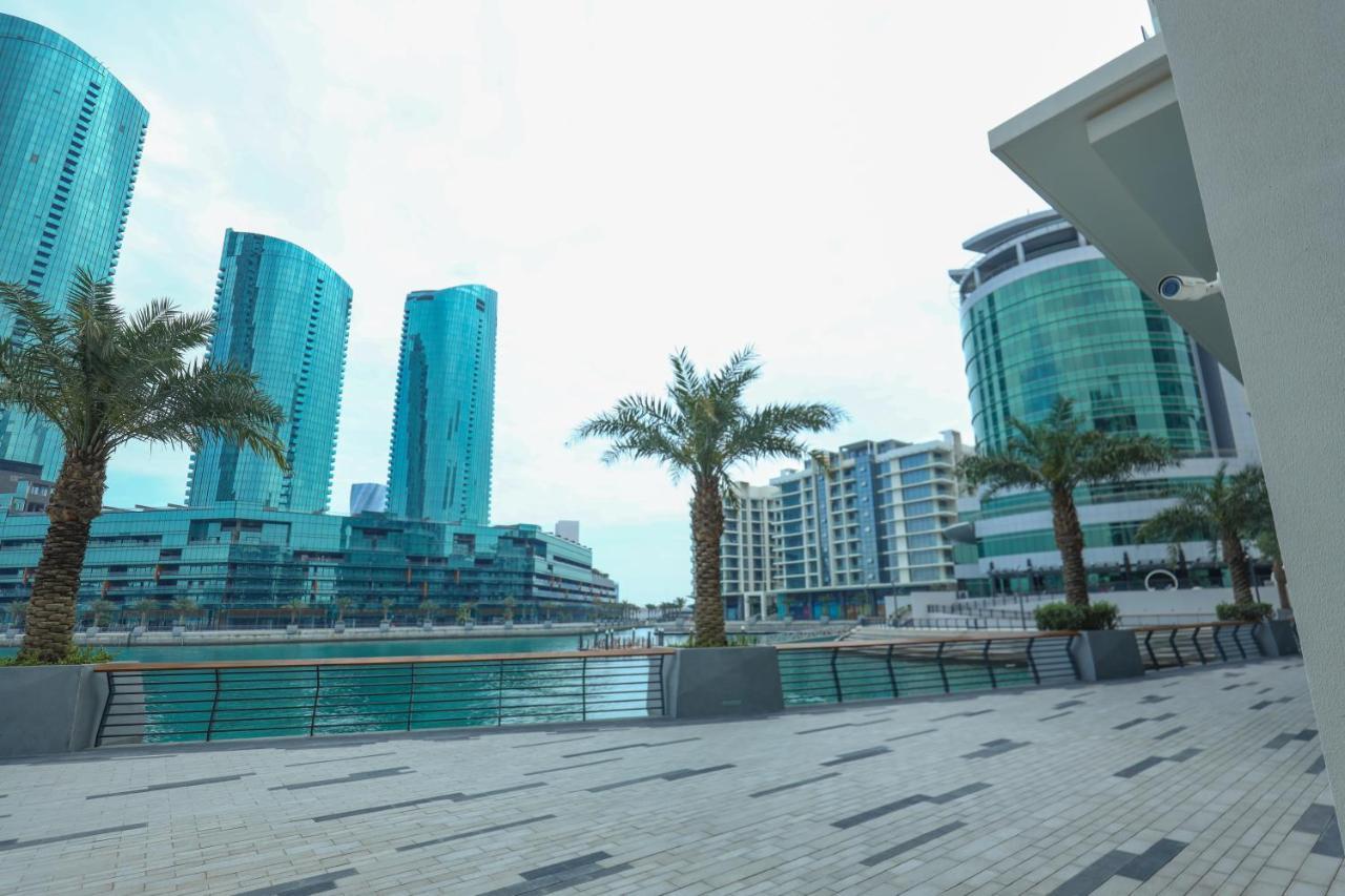 Charthouse Bahrain Hotell Manama Exteriör bild The Marina