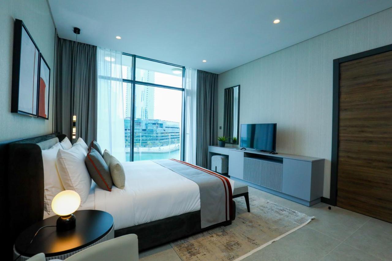 Charthouse Bahrain Hotell Manama Exteriör bild A bedroom at the hotel