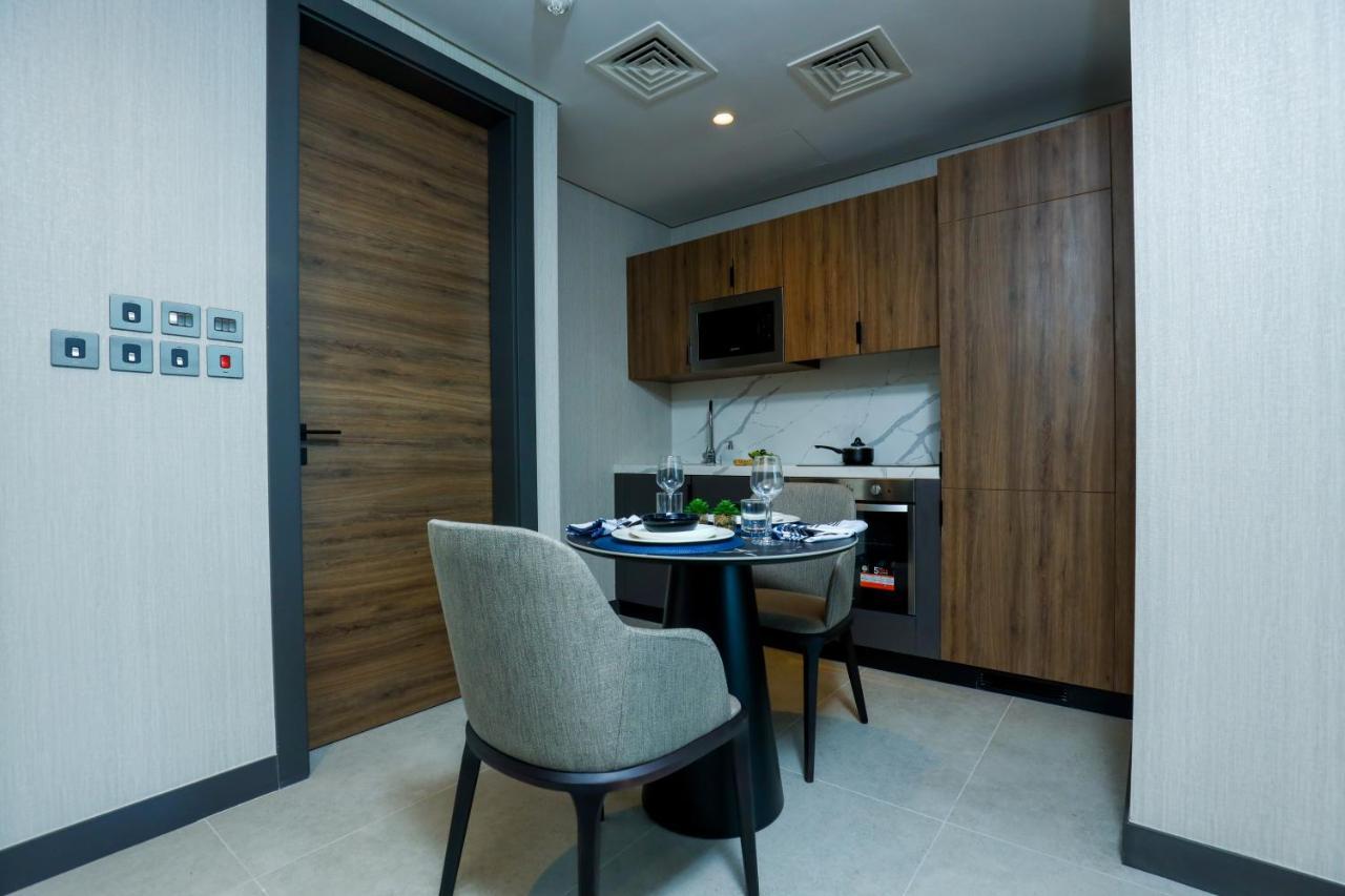 Charthouse Bahrain Hotell Manama Exteriör bild Kitchenette