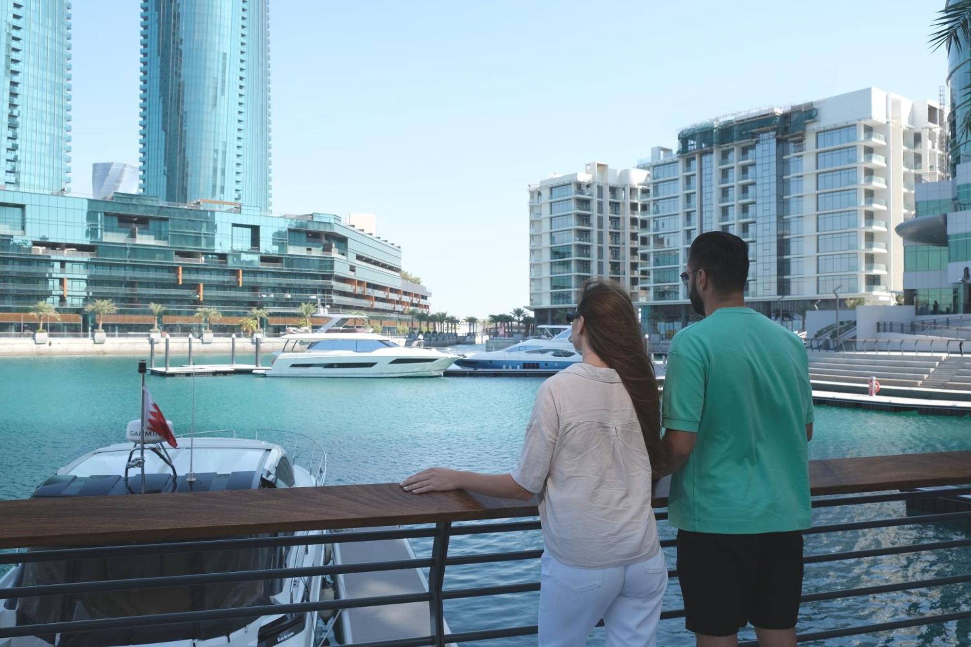 Charthouse Bahrain Hotell Manama Exteriör bild Marina Walk