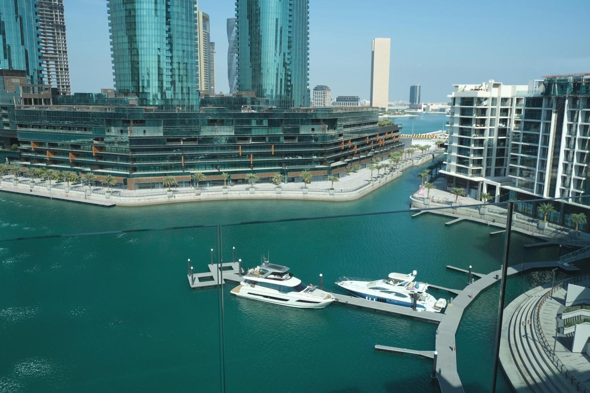 Charthouse Bahrain Hotell Manama Exteriör bild The Marina