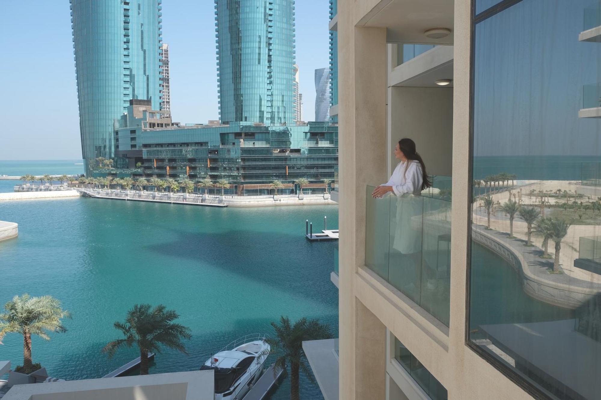 Charthouse Bahrain Hotell Manama Exteriör bild View of the Marina from a hotel