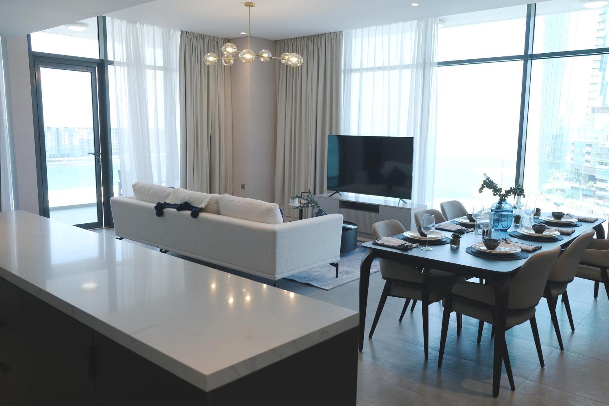 Charthouse Bahrain Hotell Manama Exteriör bild A living room in a 3-bedroom apartment