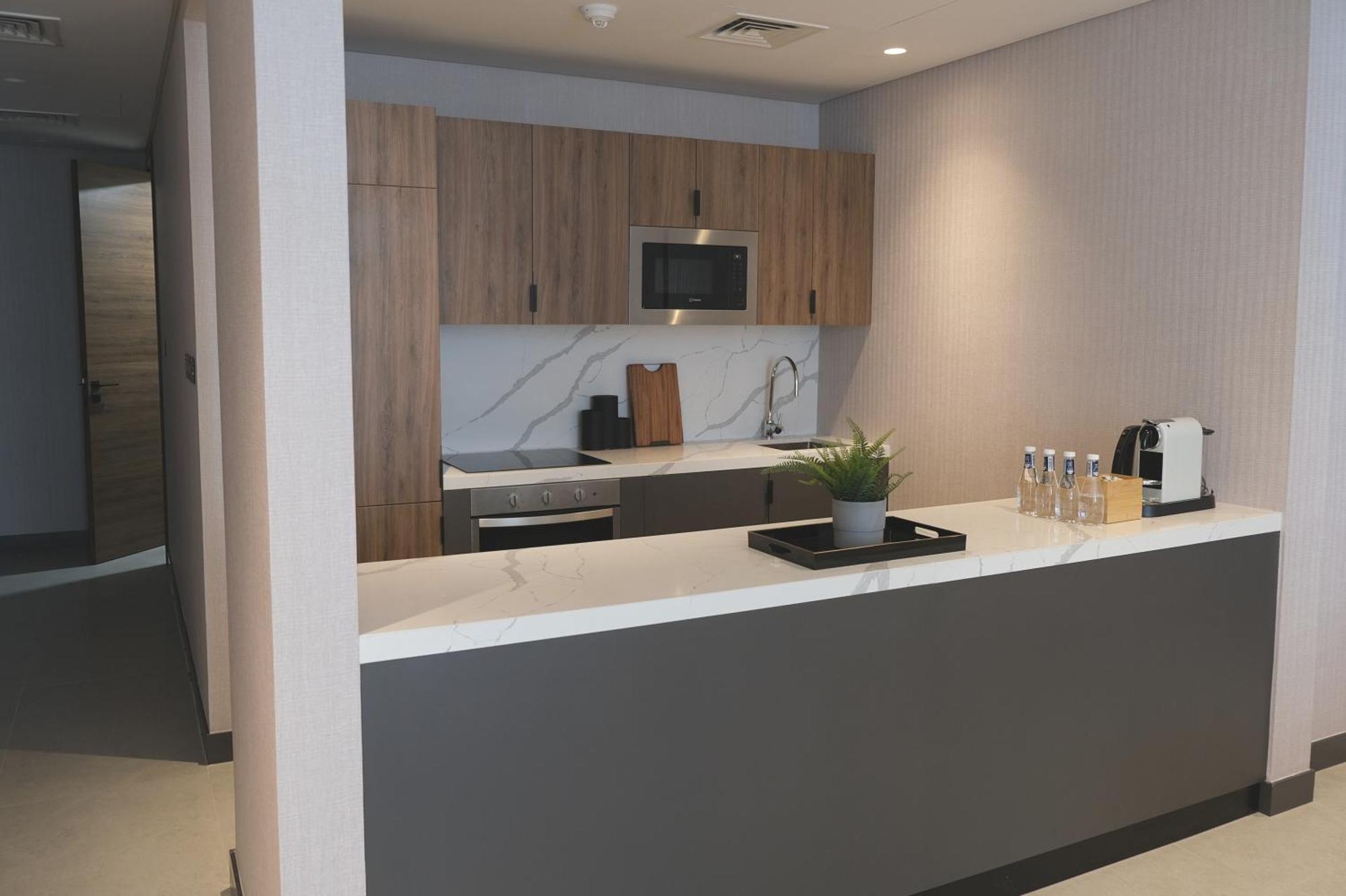 Charthouse Bahrain Hotell Manama Exteriör bild Kitchen