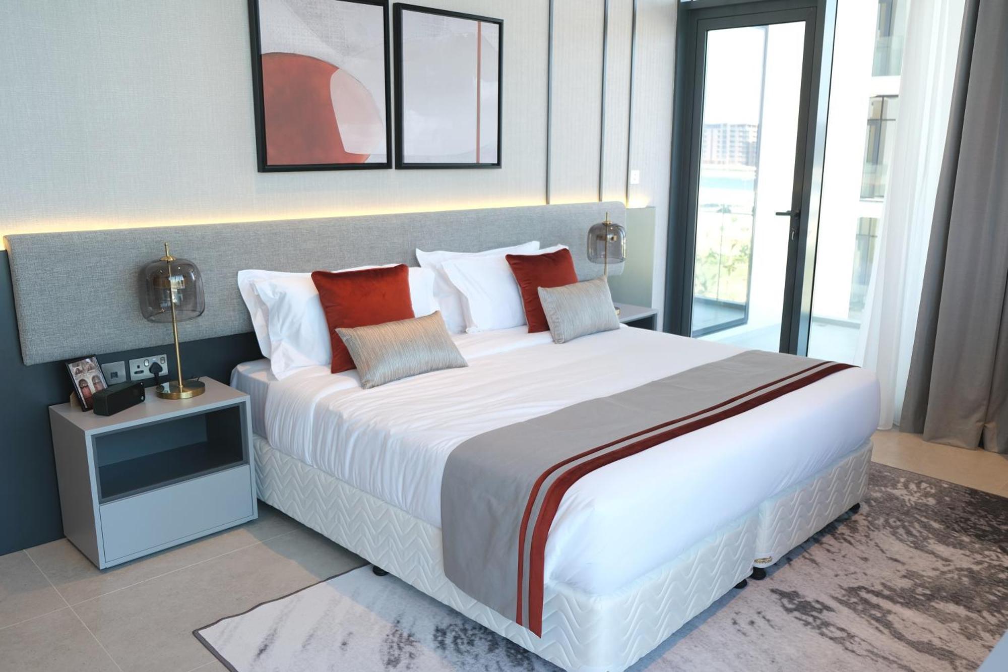 Charthouse Bahrain Hotell Manama Exteriör bild A bedroom at the hotel