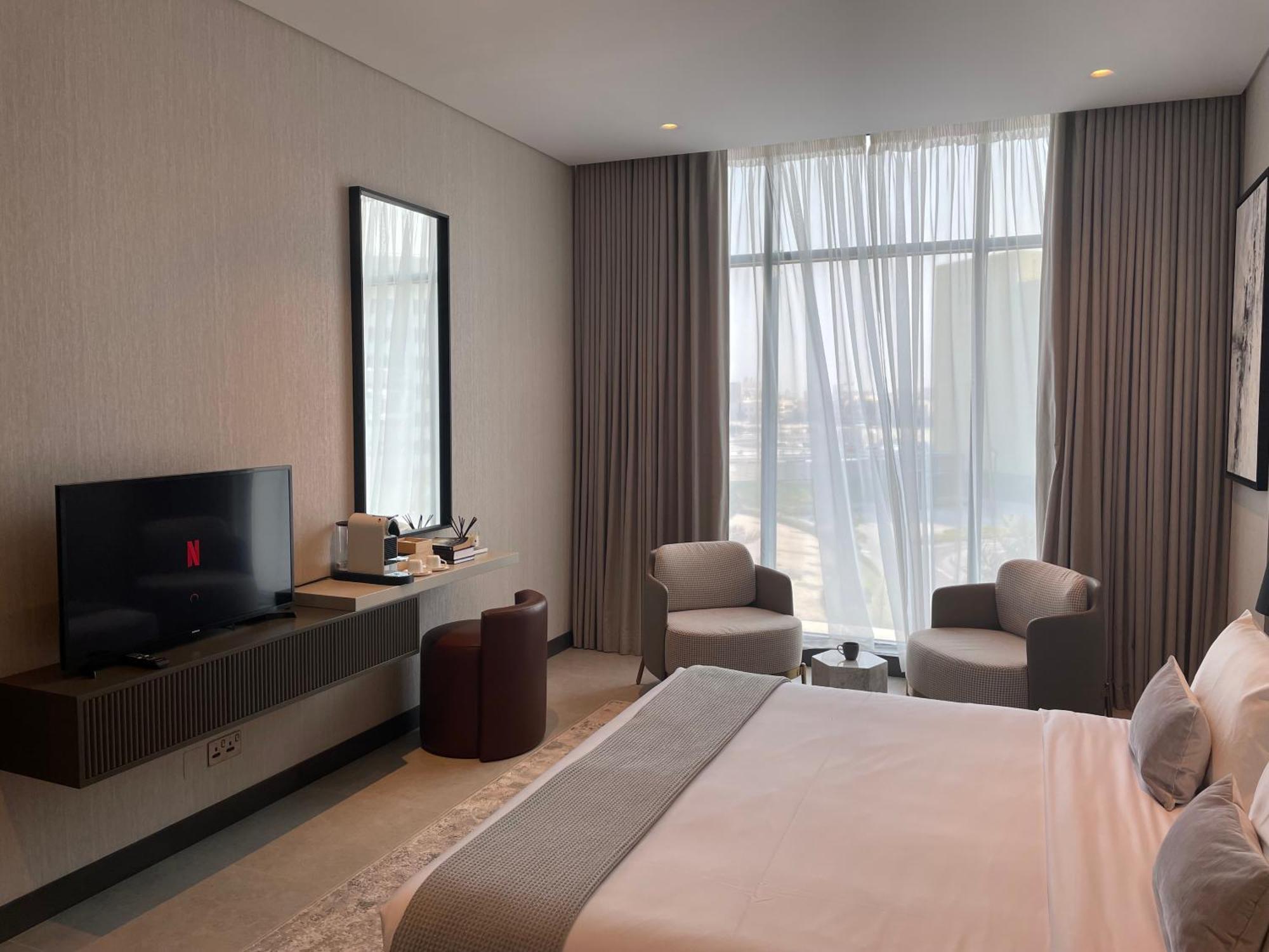 Charthouse Bahrain Hotell Manama Exteriör bild A bedroom at the hotel