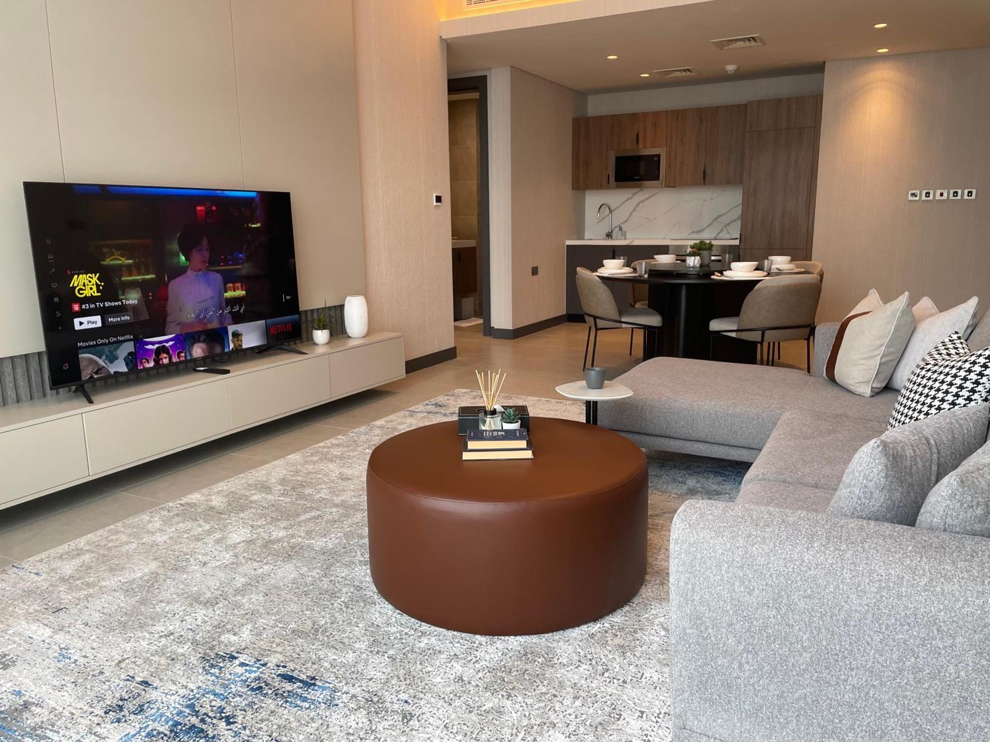 Charthouse Bahrain Hotell Manama Exteriör bild A living room in a typical apartment