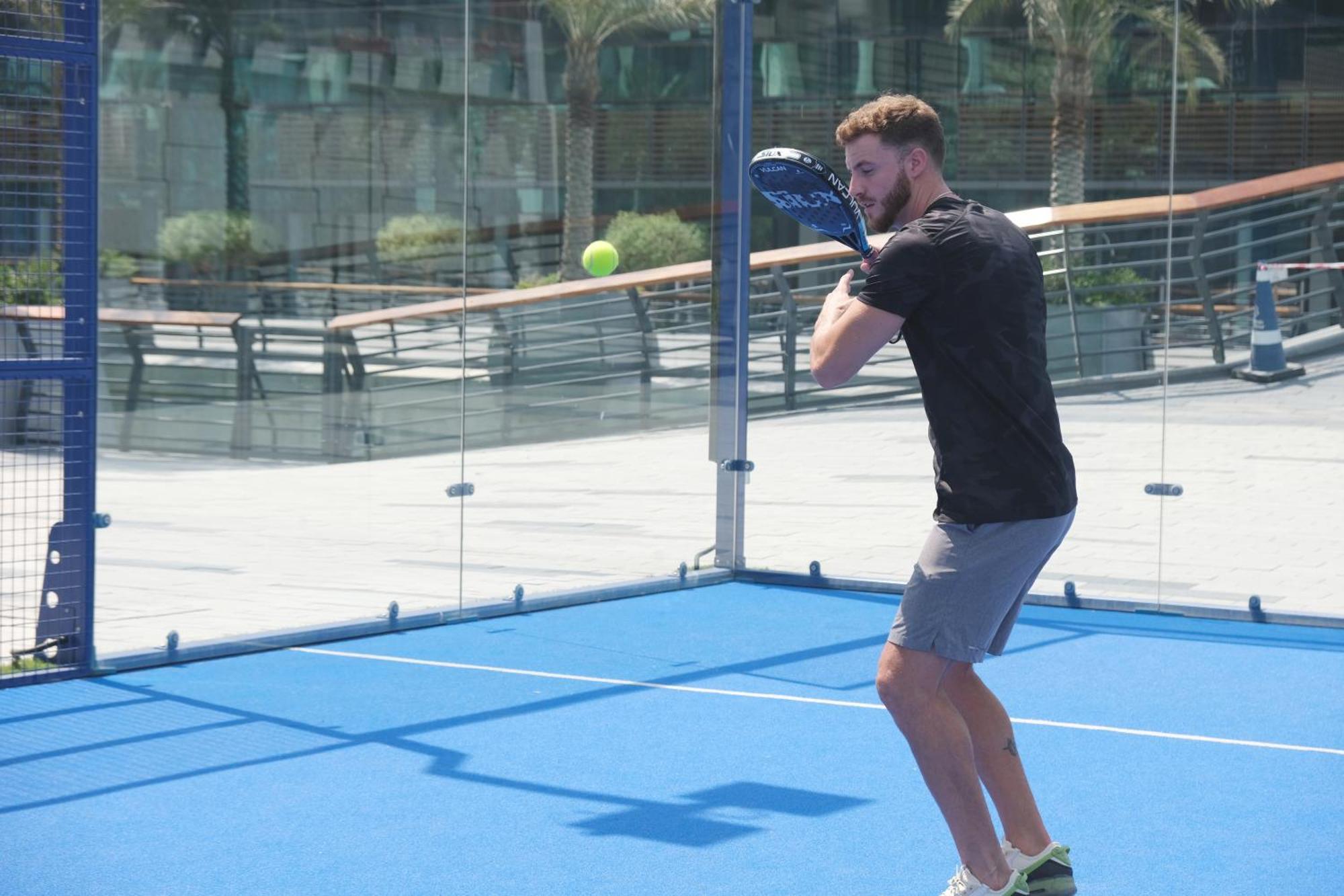 Charthouse Bahrain Hotell Manama Exteriör bild A player in action